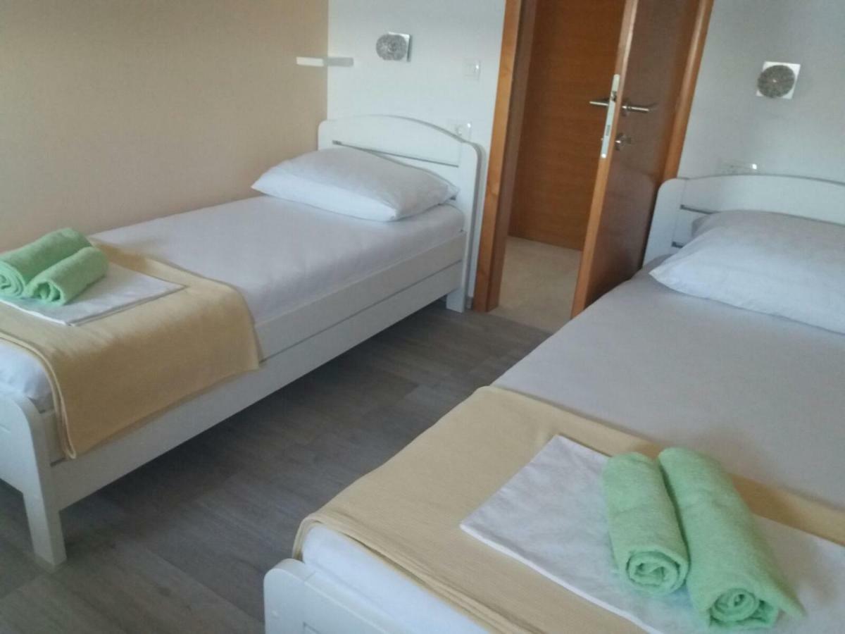 Apartments Prpic Seget Vranjica Rom bilde
